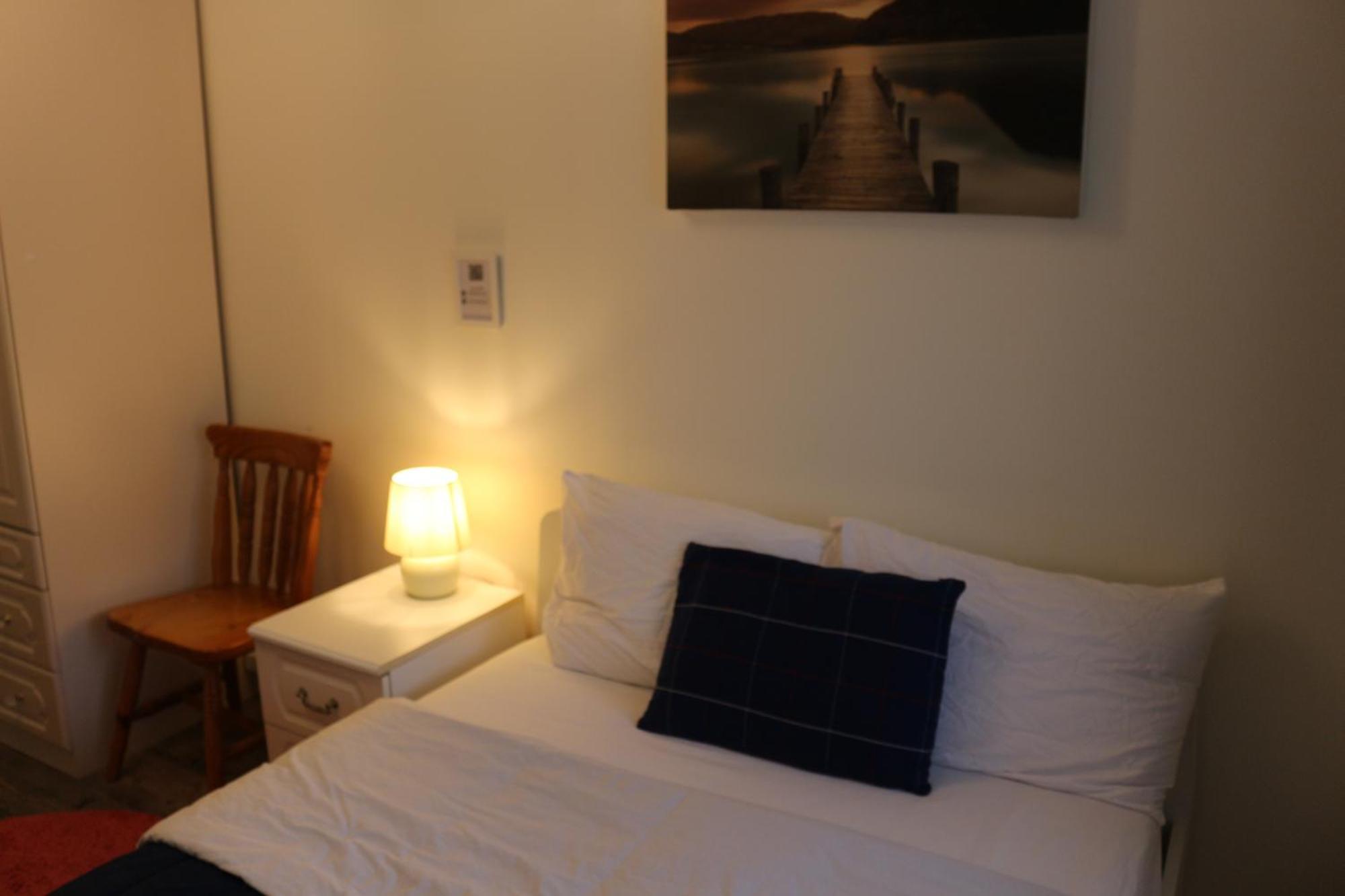 Ensuite Master Bedroom, Private Bathroom, Inside Family Home, Walking Distance To Harry Potter Watford  Extérieur photo